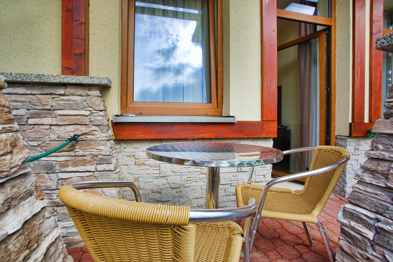 Apartmán Štúdio Lux s terasou Harmony v Thermal Parku Bešeňová s výhľadom na bazény Besenova Exterior foto